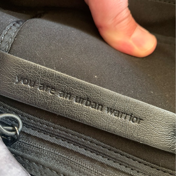 Lululemon Yoga Moto Messenger Bag 💼 🧘 - Picture 2 of 8